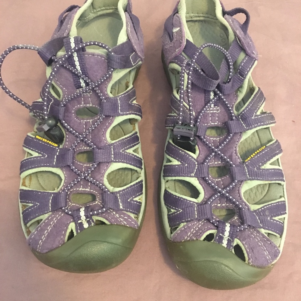 Keen whisper women’s waterproof sandals!